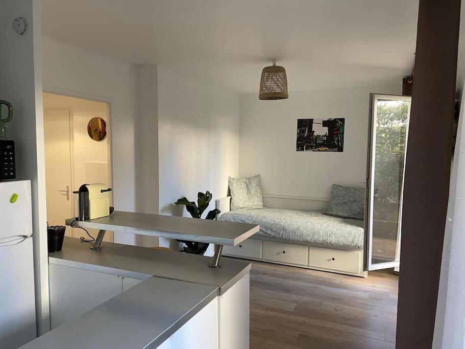 Studio 28 M2 & Jardin Privatif 20 M2 Montigny-le-Bretonneux Exteriör bild