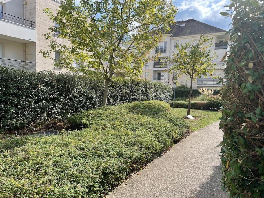 Studio 28 M2 & Jardin Privatif 20 M2 Montigny-le-Bretonneux Exteriör bild